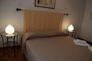 Casa Vacanza E Per Lavoro Elena E Carla Spinea Extérieur photo